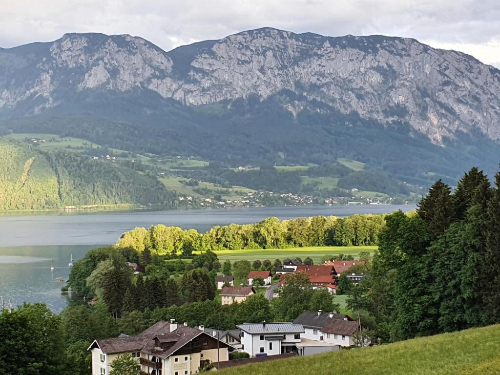a town on a hill with a lake and mountains at Ferienwohnung Claudia mit Terrasse in Nussdorf am Attersee