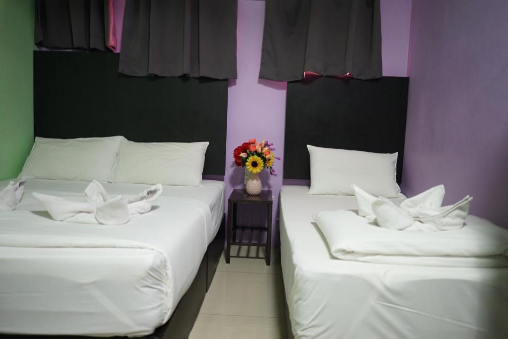 Postel nebo postele na pokoji v ubytování Hotel Victory Inn KLIA and KLIA 2