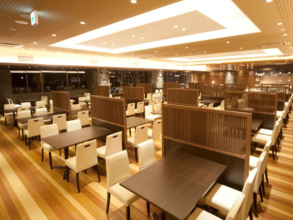Restaurace v ubytování Ooedo Onsen Monogatari Awara