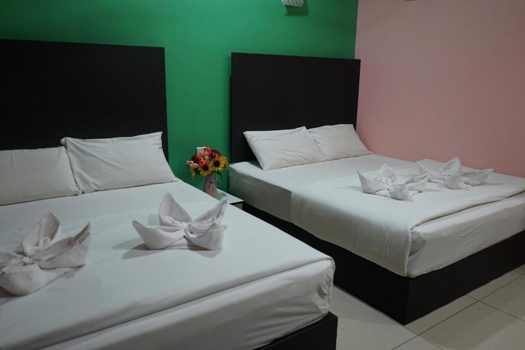 Postel nebo postele na pokoji v ubytování Hotel Victory Inn KLIA and KLIA 2