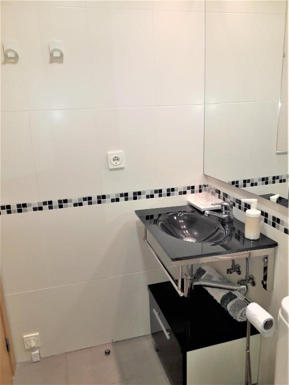 A kitchen or kitchenette at Atico Pacifico Parking y Piscina gratis