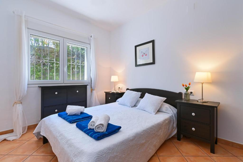 A bed or beds in a room at Lara