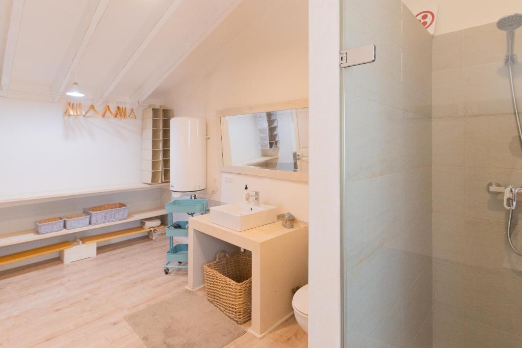 Koupelna v ubytování Pintor - Rustic Mallorquin town house 3 bedrooms and pool in Caimari
