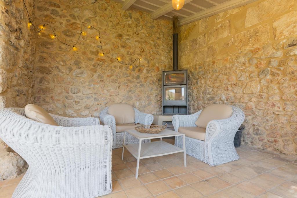 Posezení v ubytování Pintor - Rustic Mallorquin town house 3 bedrooms and pool in Caimari