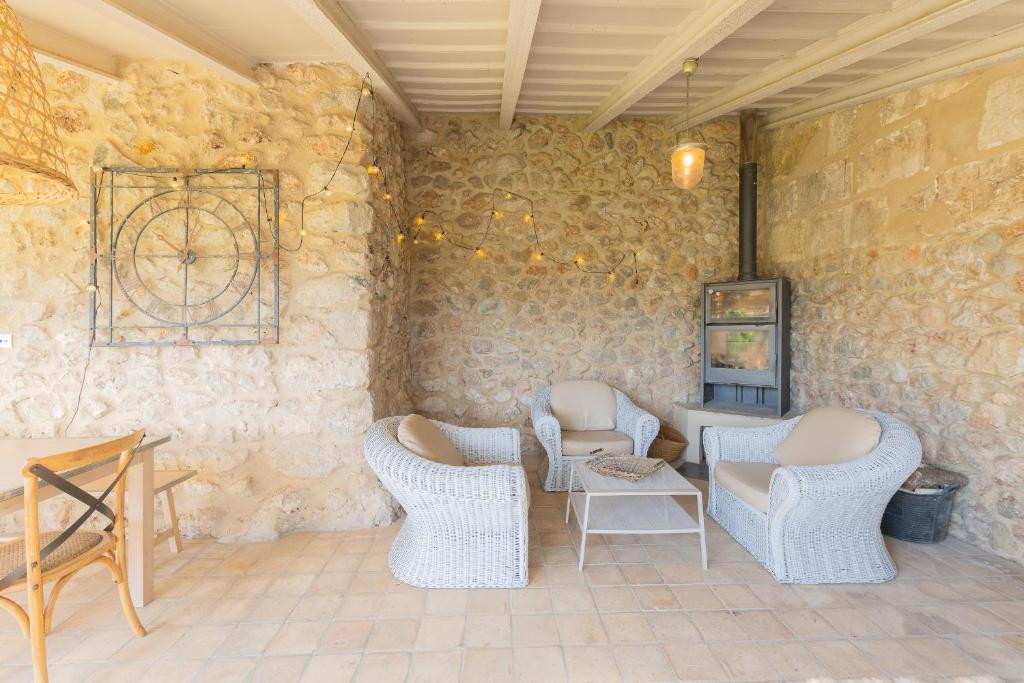 Posezení v ubytování Pintor - Rustic Mallorquin town house 3 bedrooms and pool in Caimari