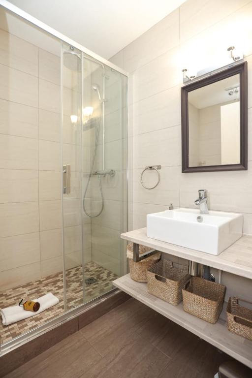 Łazienka w obiekcie IMMOGROOM - Duplex with air conditioner - 5 min from the beach - Suquet