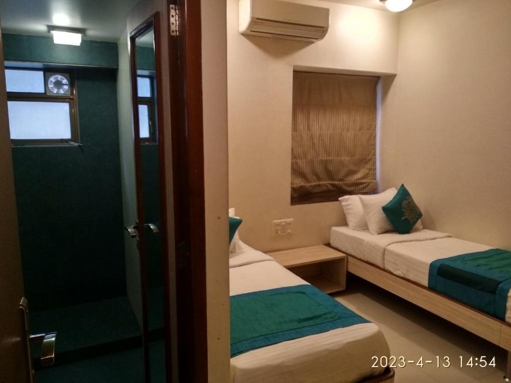 Uma cama ou camas num quarto em Apollo Guest House