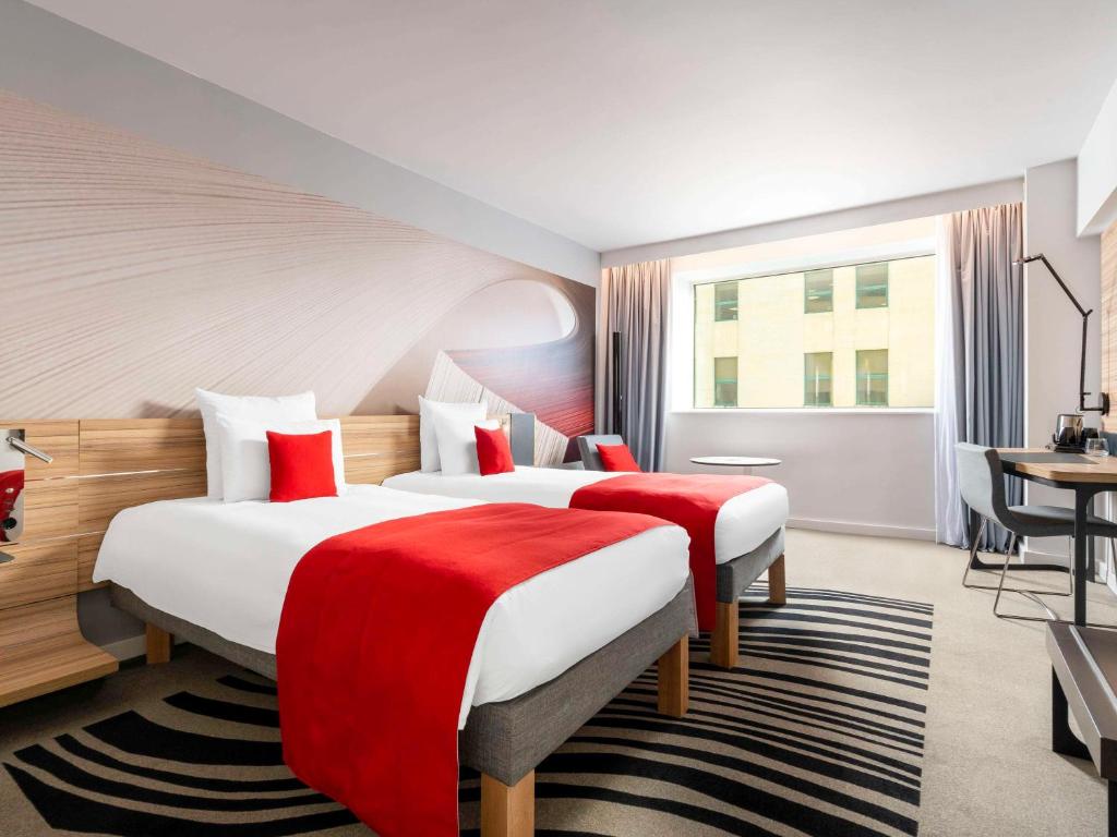 Cama ou camas em um quarto em Novotel Bucharest City Centre