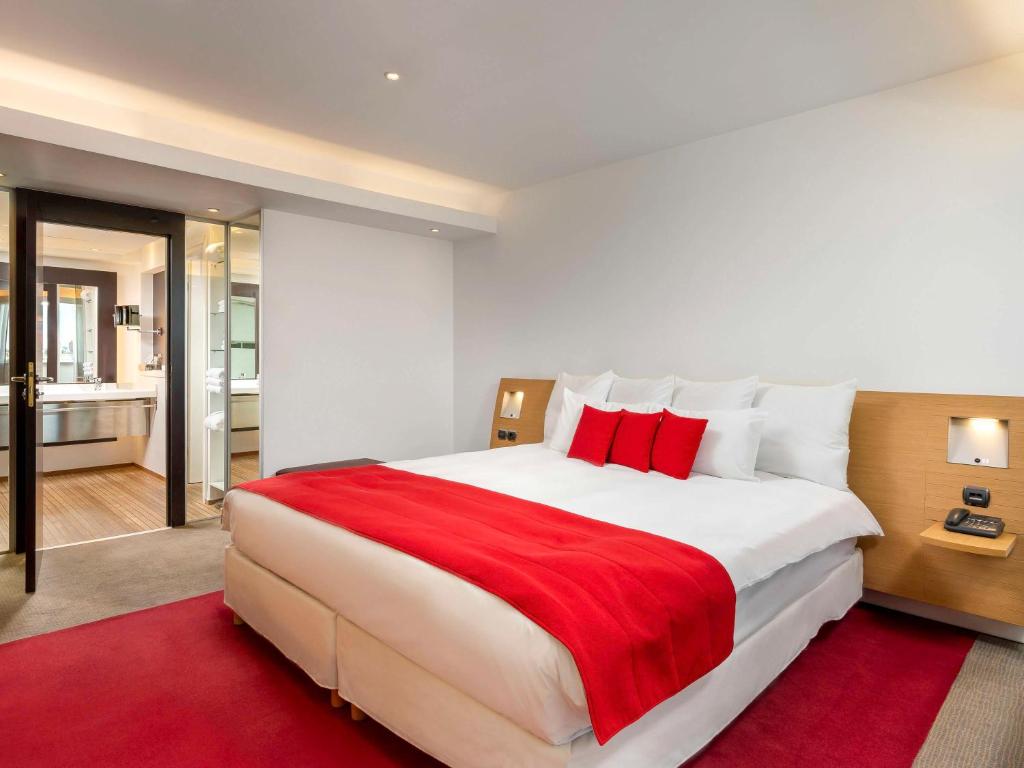 Cama ou camas em um quarto em Novotel Bucharest City Centre