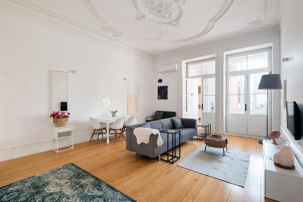 MARKES · Lovely 1-bedroom home w/ sunny backyard