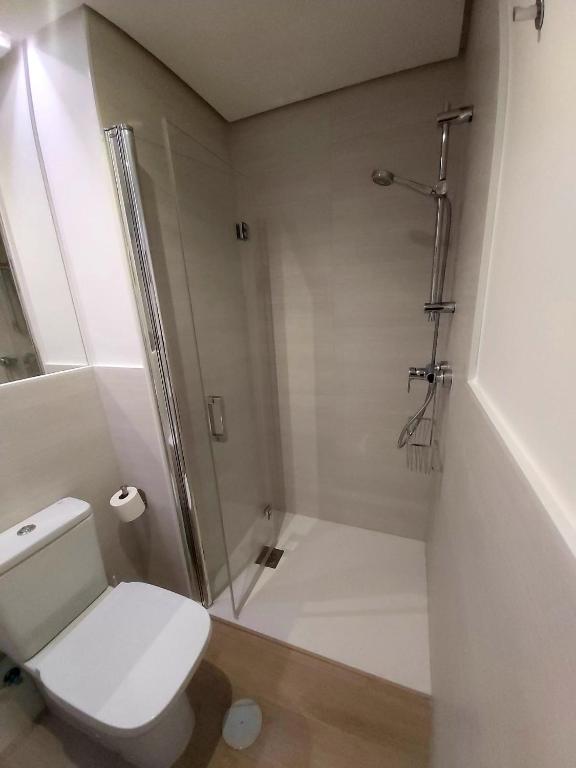 A bathroom at bt6gallos
