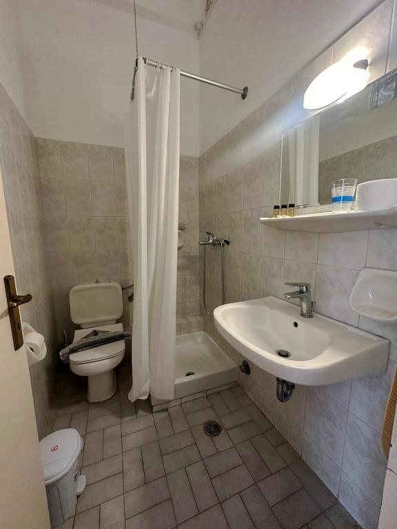 Koupelna v ubytování Vassilikon Hotel