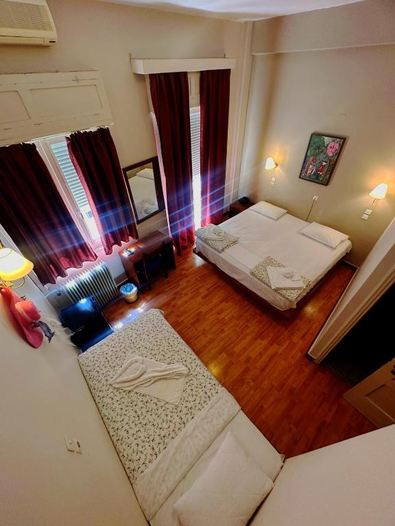 Postel nebo postele na pokoji v ubytování Vassilikon Hotel