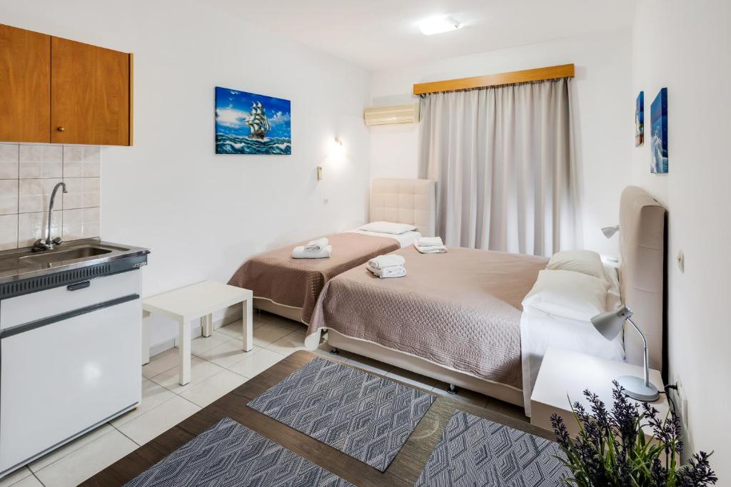 Postel nebo postele na pokoji v ubytování Johnhara Studios & Apartments