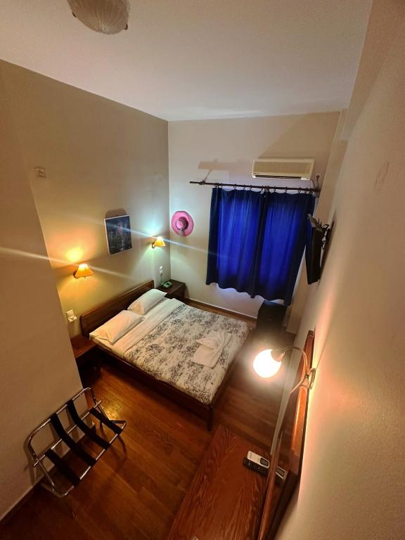 Postel nebo postele na pokoji v ubytování Vassilikon Hotel