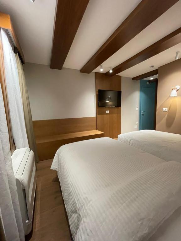 Postel nebo postele na pokoji v ubytování Palorto Traditional Hotel