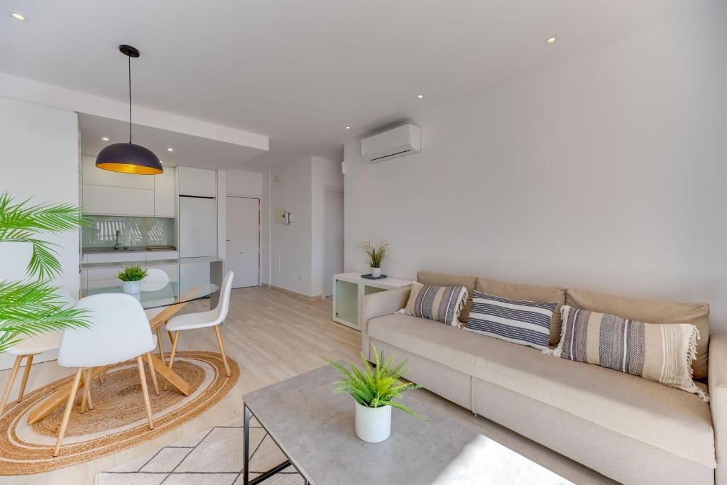 Posedenie v ubytovaní VB Palm Avenue 1BDR Apt