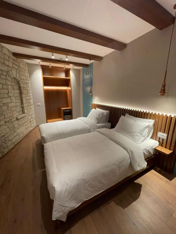 Postel nebo postele na pokoji v ubytování Palorto Traditional Hotel