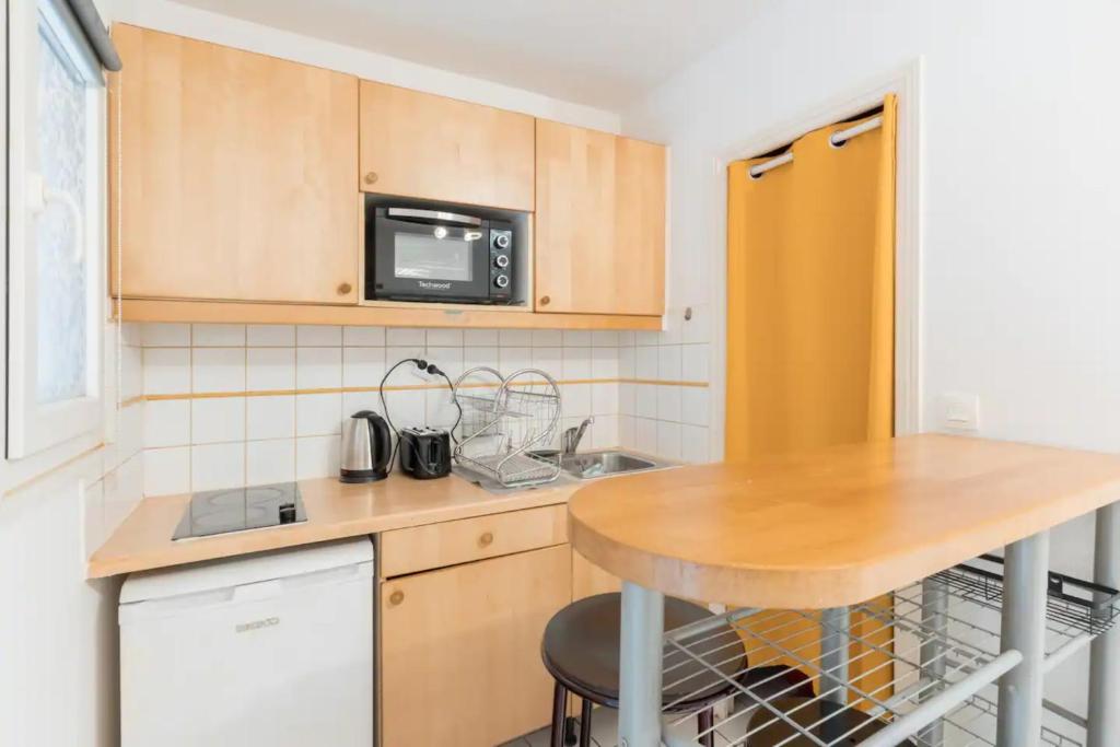 Nice and Comfortable Studio Apartment Paris, France