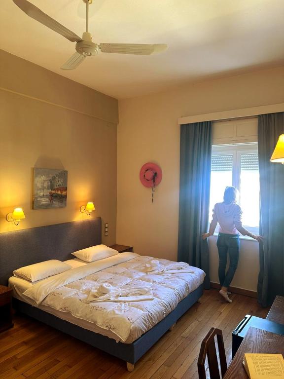 Postel nebo postele na pokoji v ubytování Vassilikon Hotel