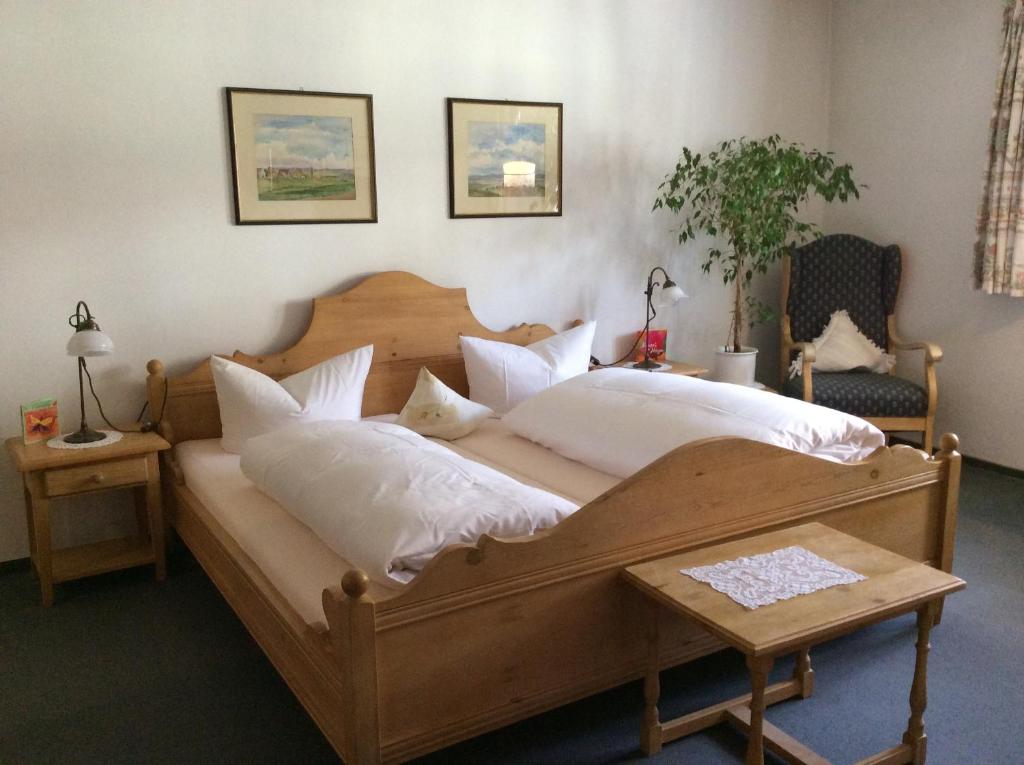 Postel nebo postele na pokoji v ubytování Hotel Gerberhaus