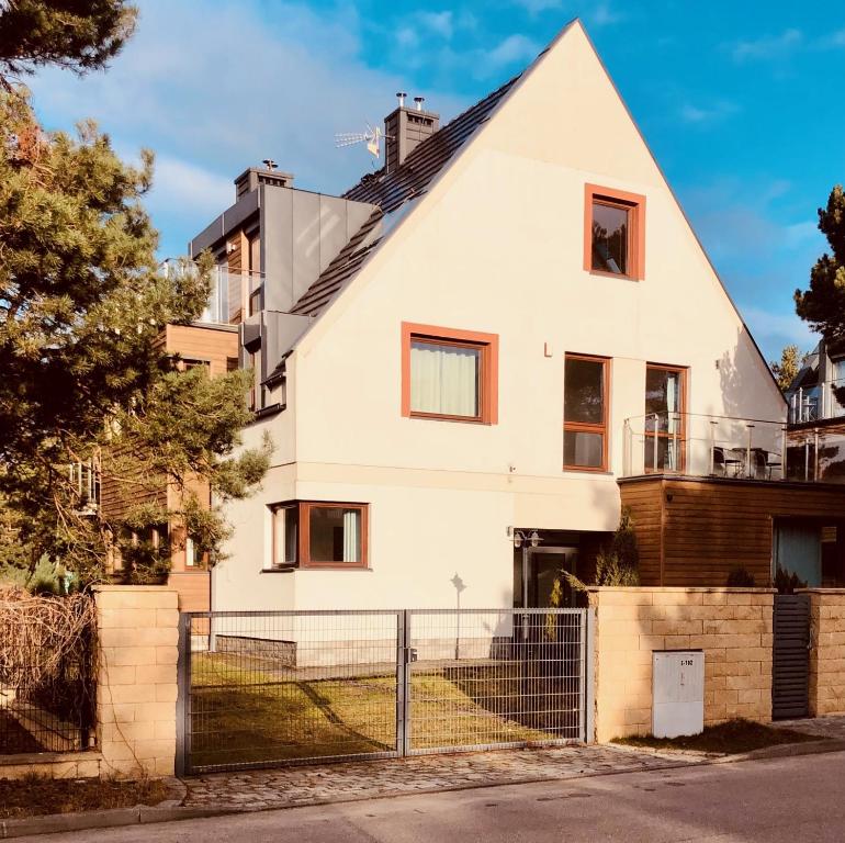 a white house with a gambrel roof at Bursztynowa 16 Hel in Hel