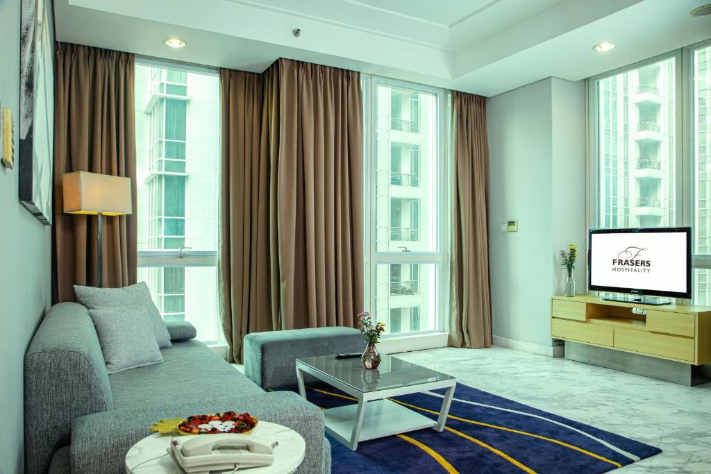 TV a/nebo společenská místnost v ubytování Fraser Residence Sudirman Jakarta