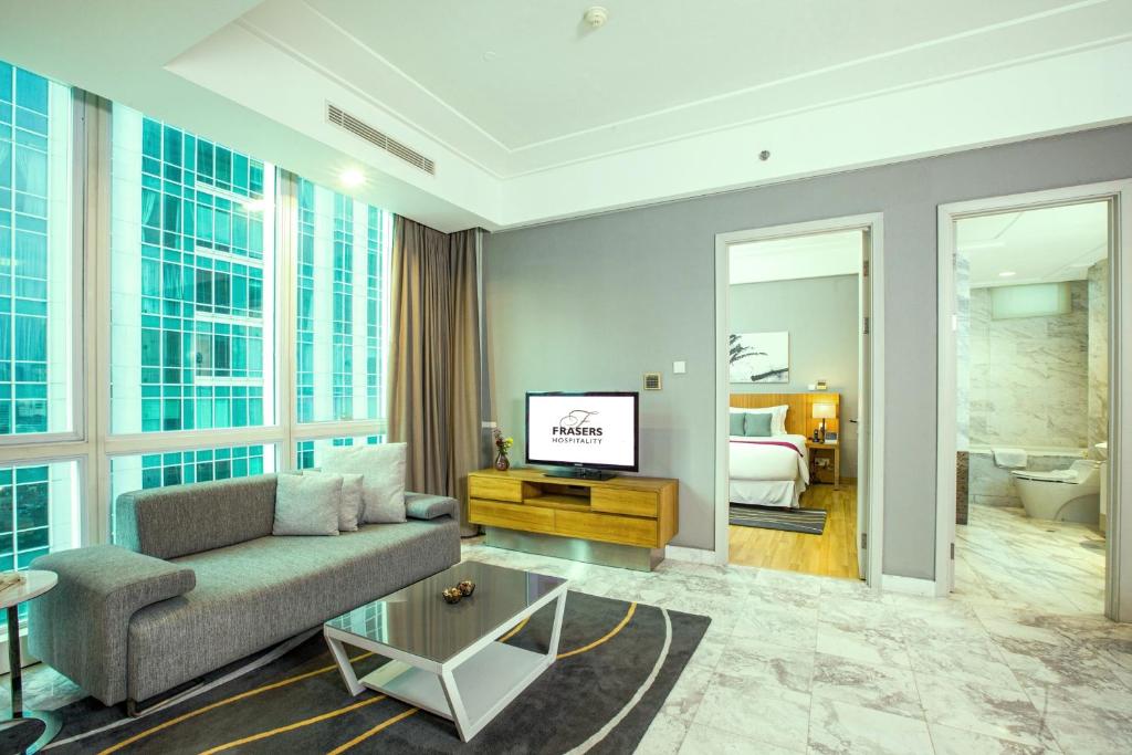 TV a/nebo společenská místnost v ubytování Fraser Residence Sudirman Jakarta