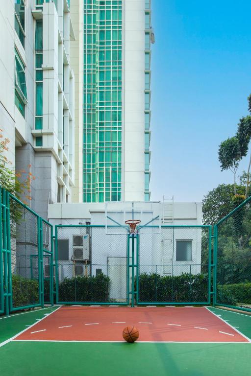 Tenis a/nebo squash v ubytování Fraser Residence Sudirman Jakarta nebo okolí