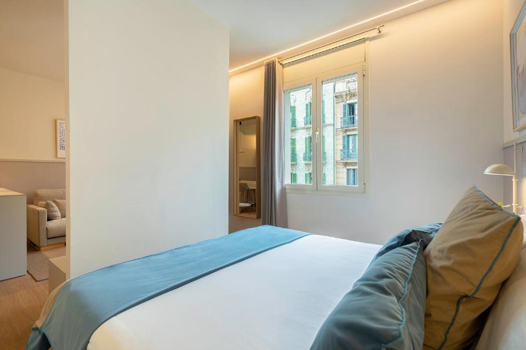 Fisa Rentals Ramblas Apartments - 11