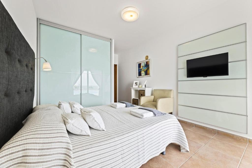 TV a/nebo společenská místnost v ubytování Villa Flora - VipVipVillas