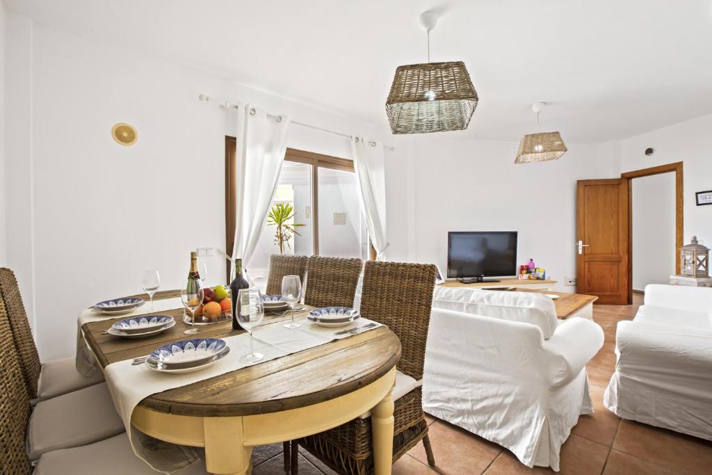 TV a/nebo společenská místnost v ubytování Villa Flora - VipVipVillas