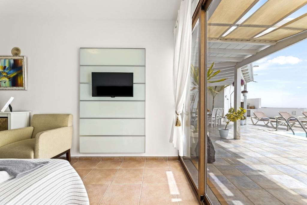 TV a/nebo společenská místnost v ubytování Villa Flora - VipVipVillas