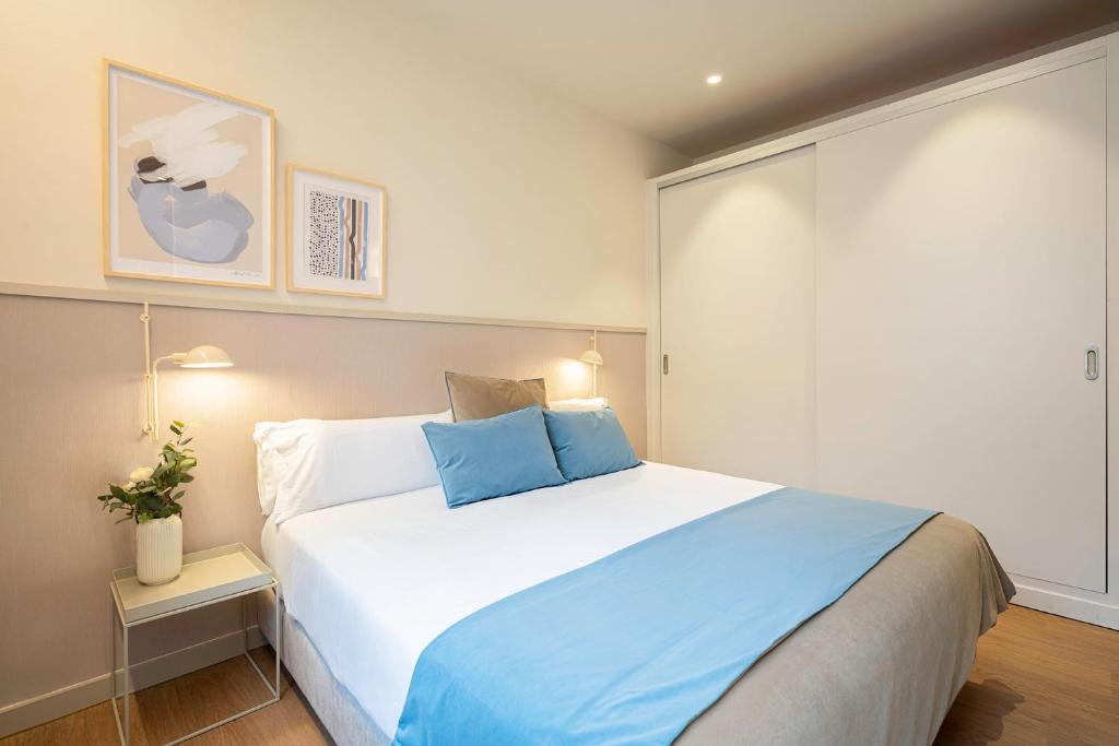 Fisa Rentals Ramblas Apartments - 9