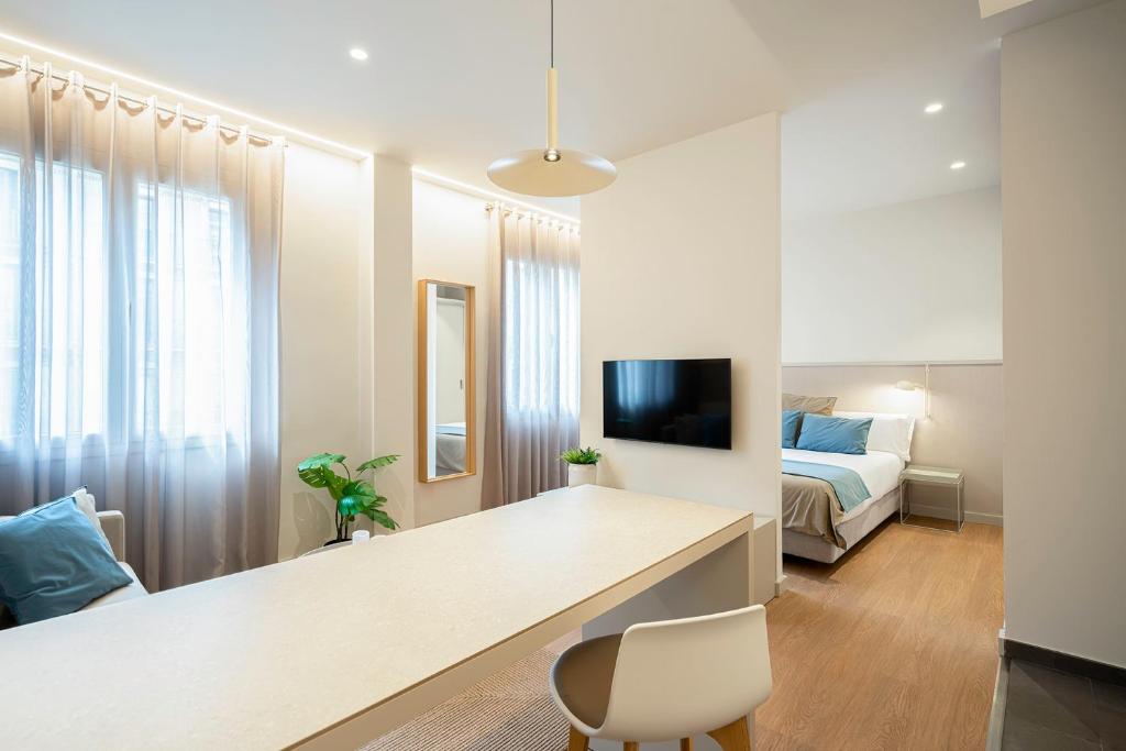 Fisa Rentals Ramblas Apartments - 6