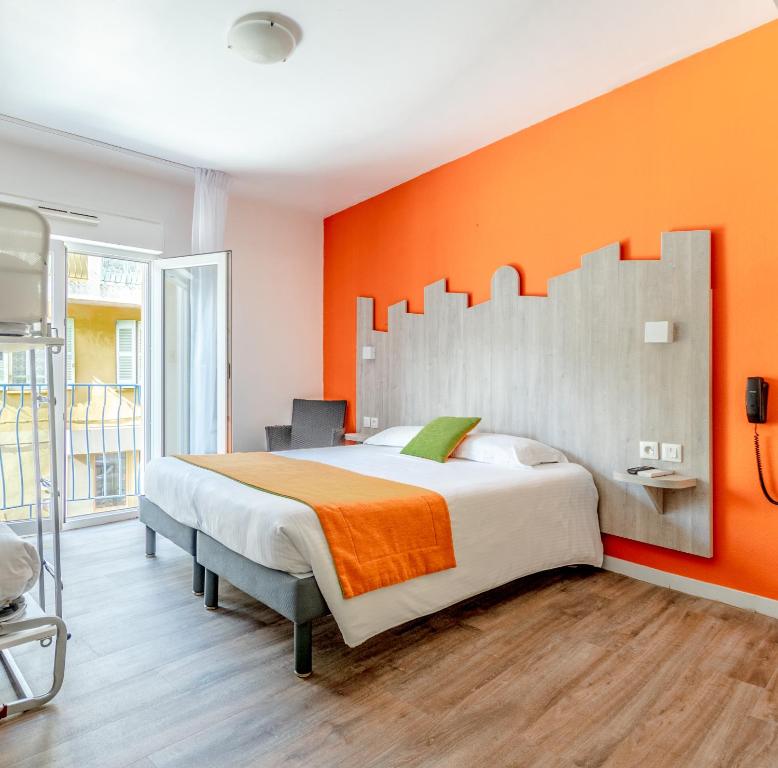 Postel nebo postele na pokoji v ubytování Hotel Provencal