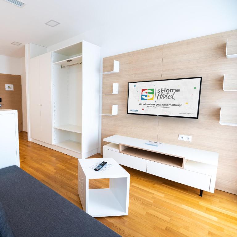 TV a/nebo společenská místnost v ubytování SHOME Hotel Graz I Self Check-in I Free Parking