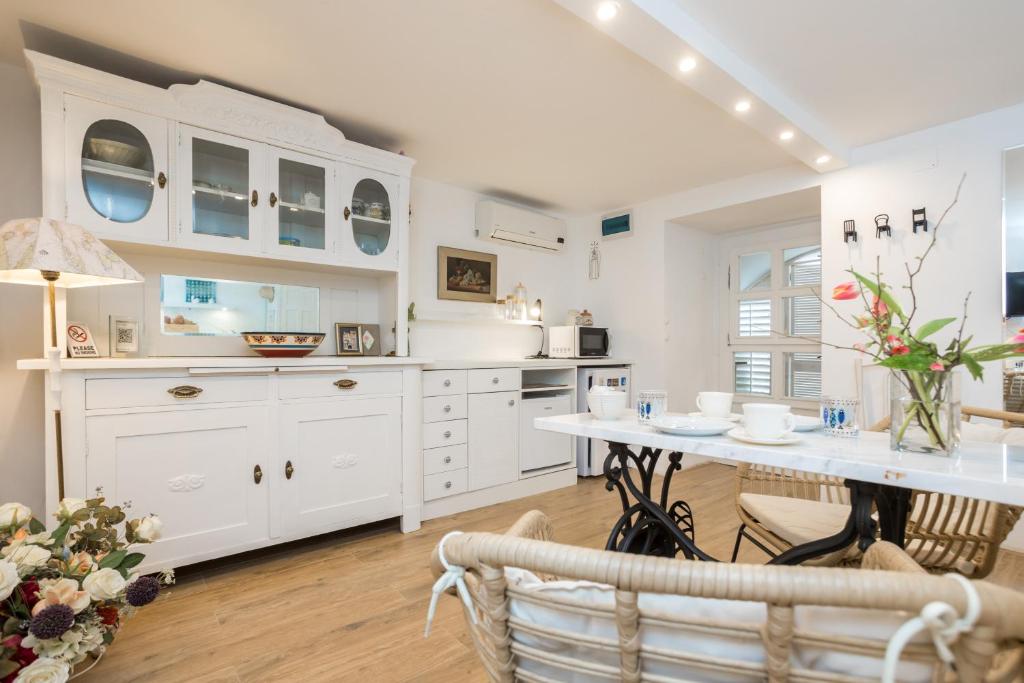 Gallery image of Charming Studio apartment at House Rustica with terrace and nearby parking in Punat