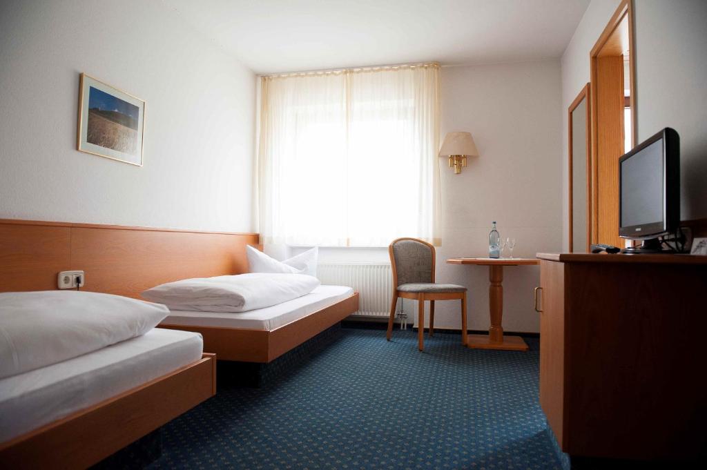 Postel nebo postele na pokoji v ubytování Gasthof Adler