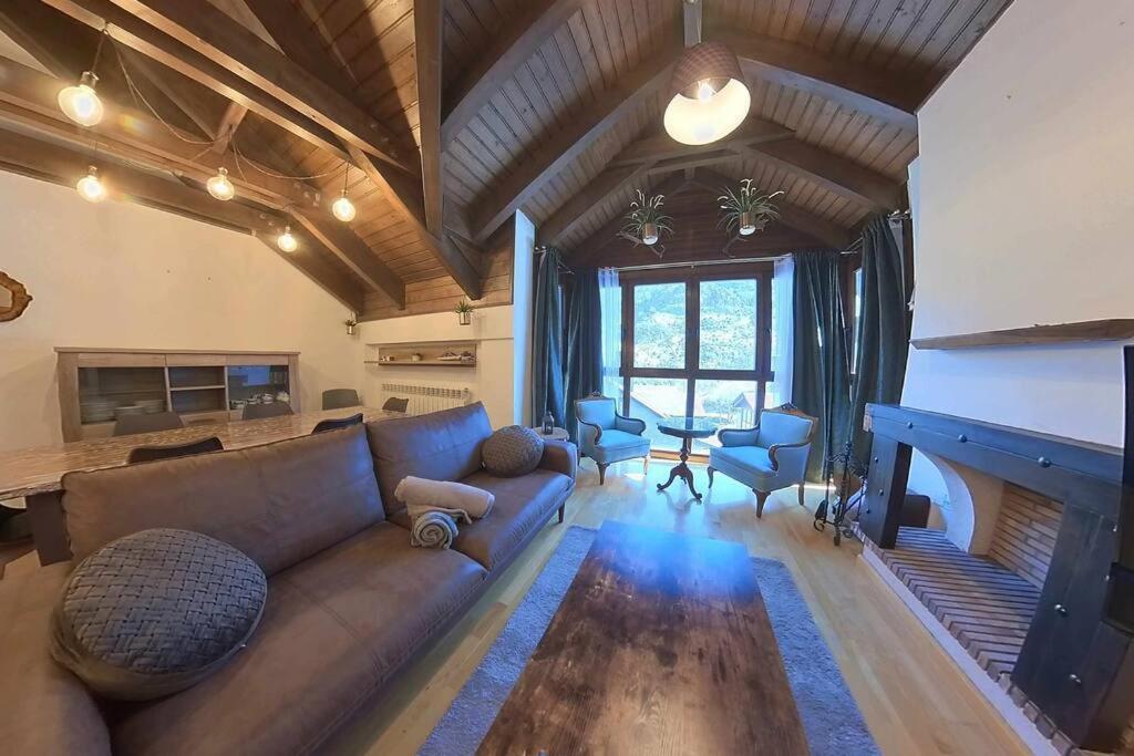 Apartamentos El Refugio de Tena -LAE- tucasaenlospirineos en Escarrilla, Aragón