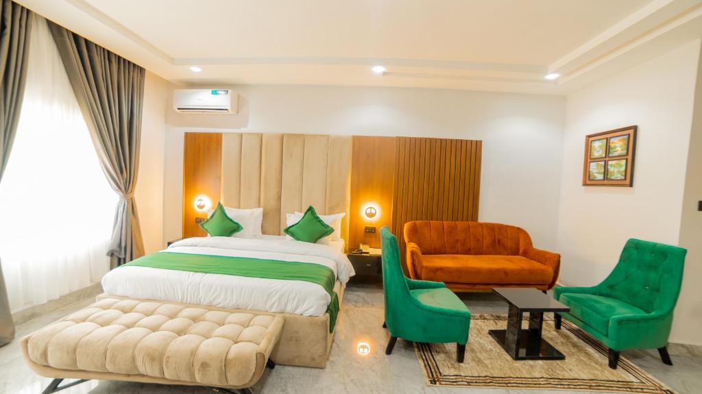 Postel nebo postele na pokoji v ubytování Tranquila Hotels and Suites Abuja