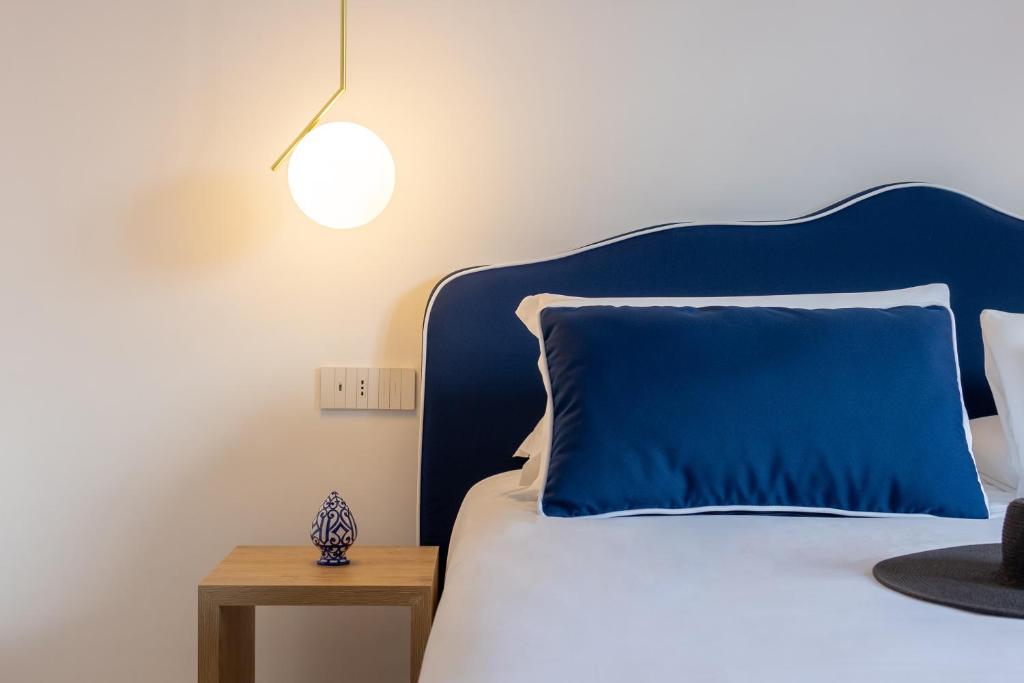 Postel nebo postele na pokoji v ubytování Vittoria Rooms Sorrento