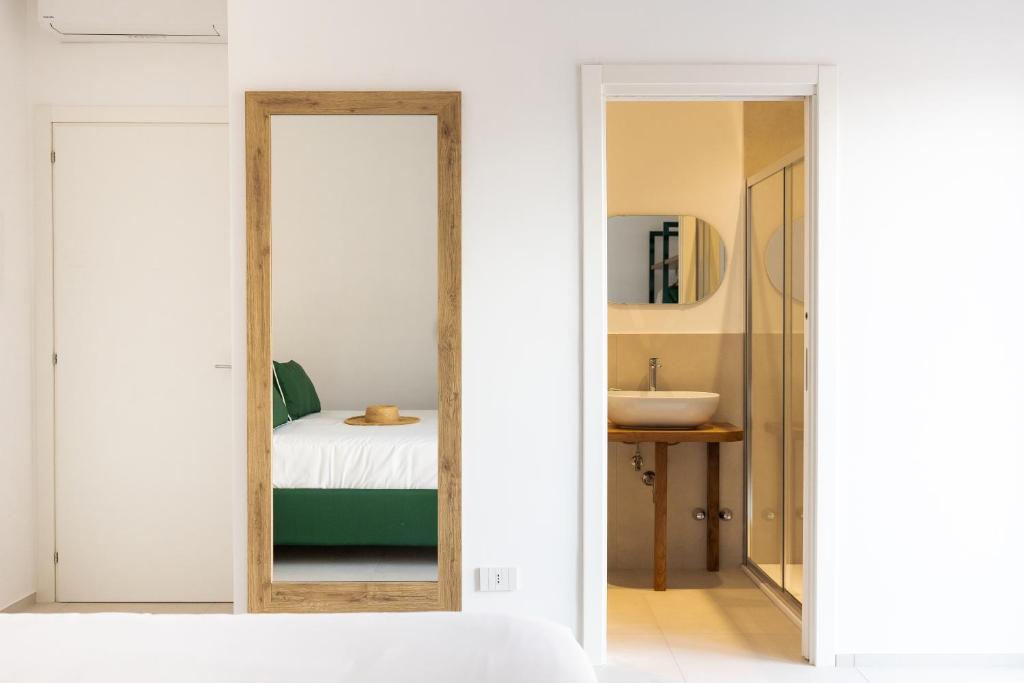 Postel nebo postele na pokoji v ubytování Vittoria Rooms Sorrento