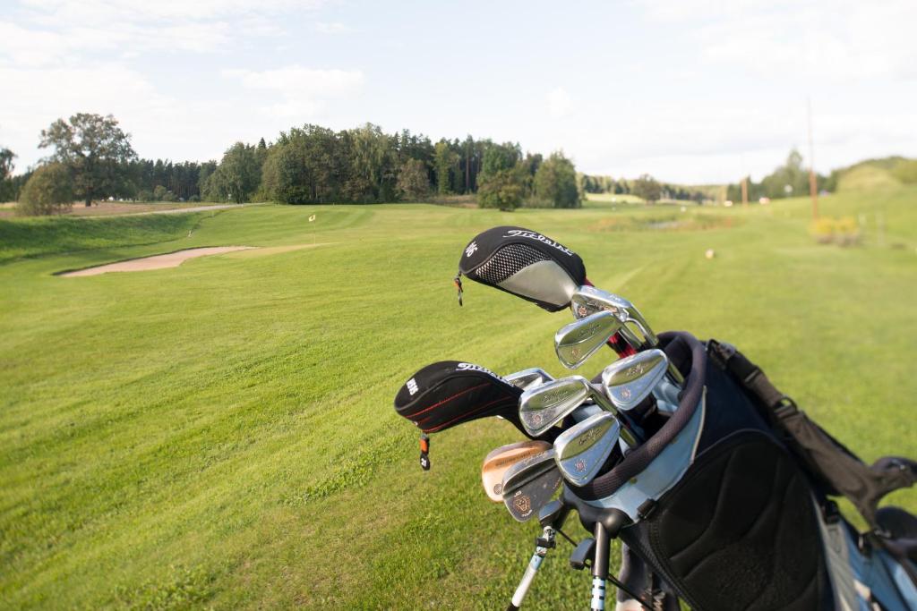 Golf v prázdninového areálu nebo okolí