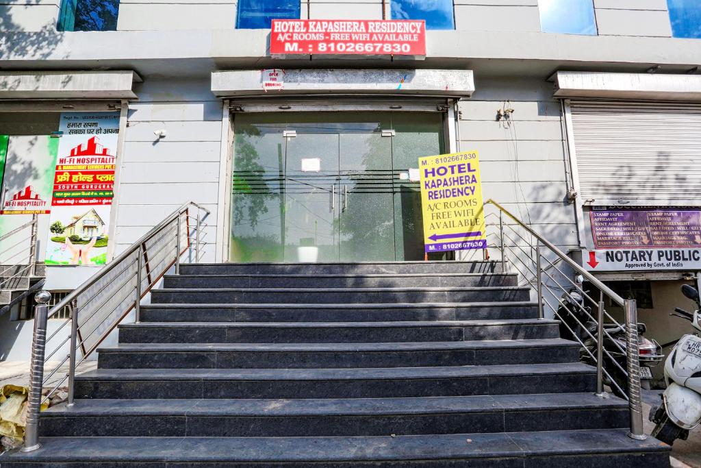Exteriér nebo vchod ubytování FabExpress Kapashera Residency Near IGI Airport New Delhi