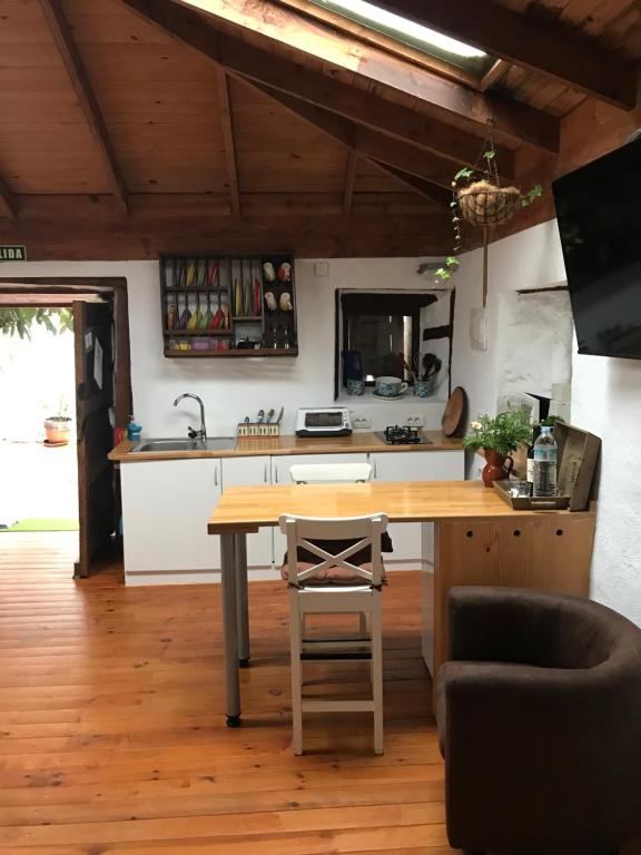 Una cocina o zona de cocina en Finca Casa Madera 1