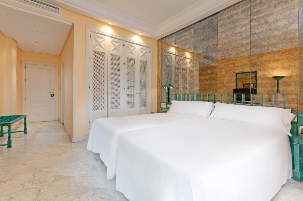 Posteľ alebo postele v izbe v ubytovaní AZZ Mérida Medea Hotel