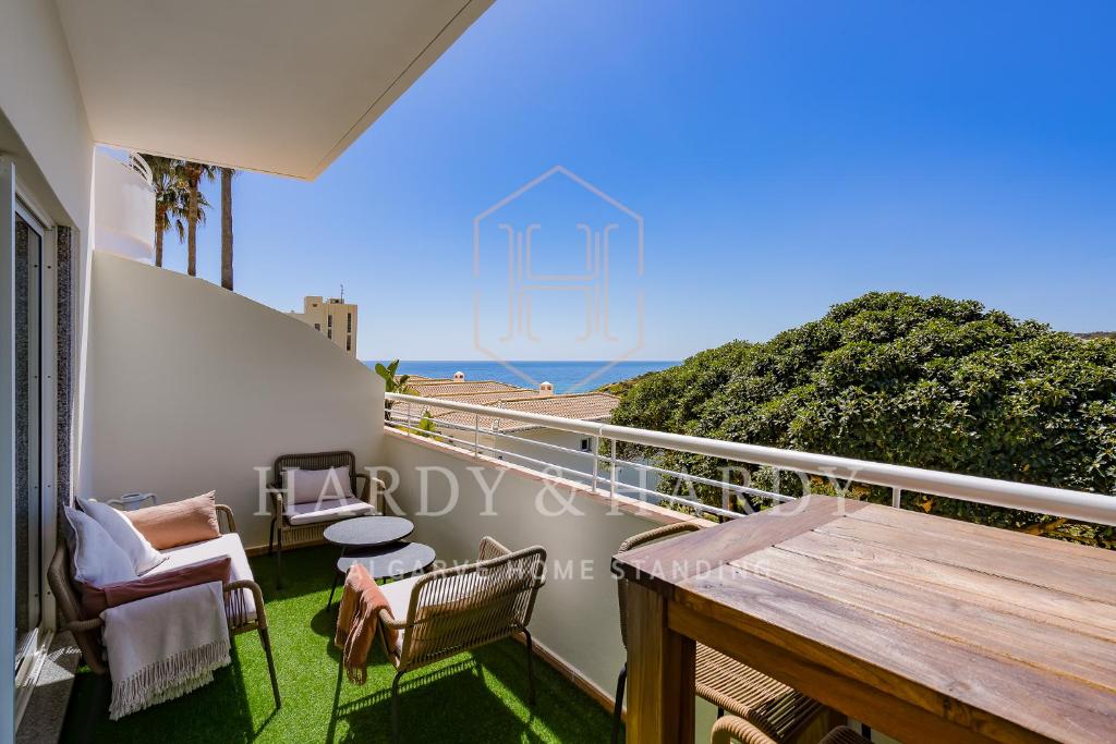 Balkón nebo terasa v ubytování H&H - RARE Modern & Elegant Apartment with wonderful sea views, a few meters from Porto de Mos Beach