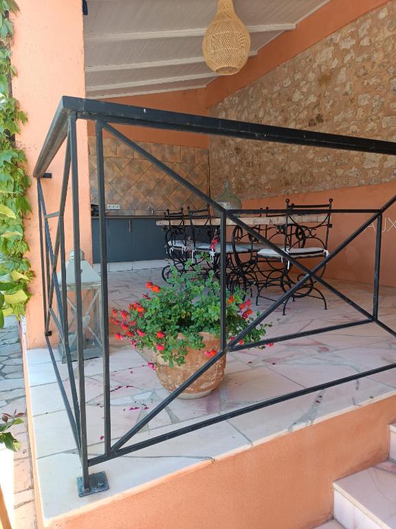 a wrought iron patio table with a potted plant at Aux Berges du Canal in Capestang