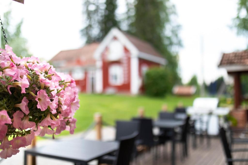 Majoituspaikan Valkeisen Loma ravintola tai vastaava paikka